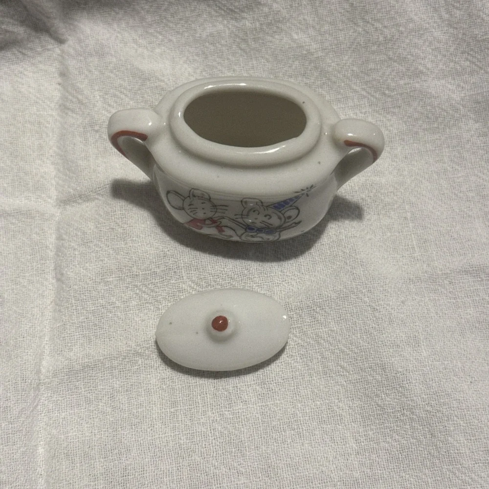 Child's‎ Tea set Dancing Mice Motif (vintage) Teapot,creamer,sugar,2cups&saucers